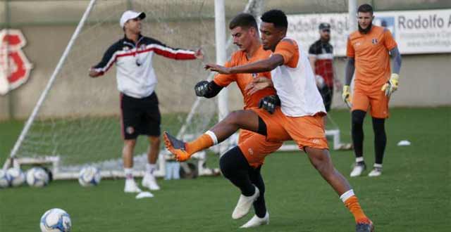 Com missão de substituir Pipico, Elias Carioca recebe apoio